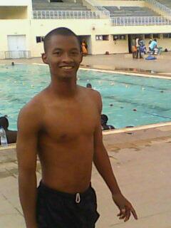 mafouz au piscine